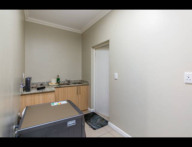 3 BEDROOM FREEHOLD TO LET IN PARKLANDS NORTH
